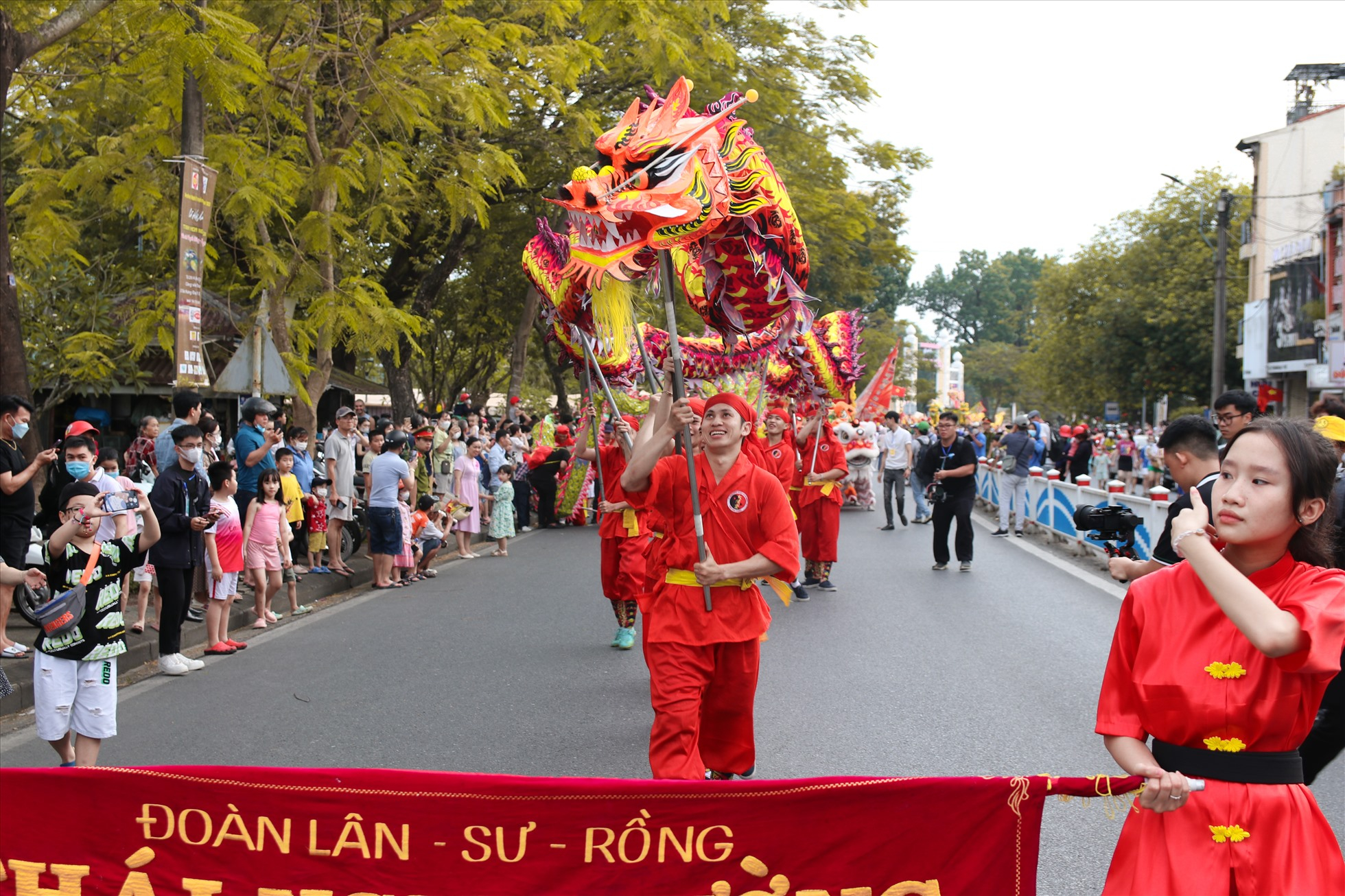 Quảng diễn đường phố tại Festival Nghề truyền thống Huế